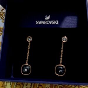 Swarovski earnings with gold detail